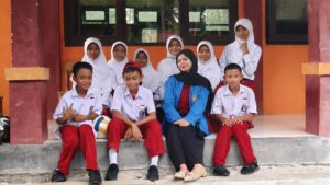 SEORANG MAHASISWA ITSBM MEMBERIKAN WEBSITE GRATIS KEPADA SDI 83 LEMBANG JAYA